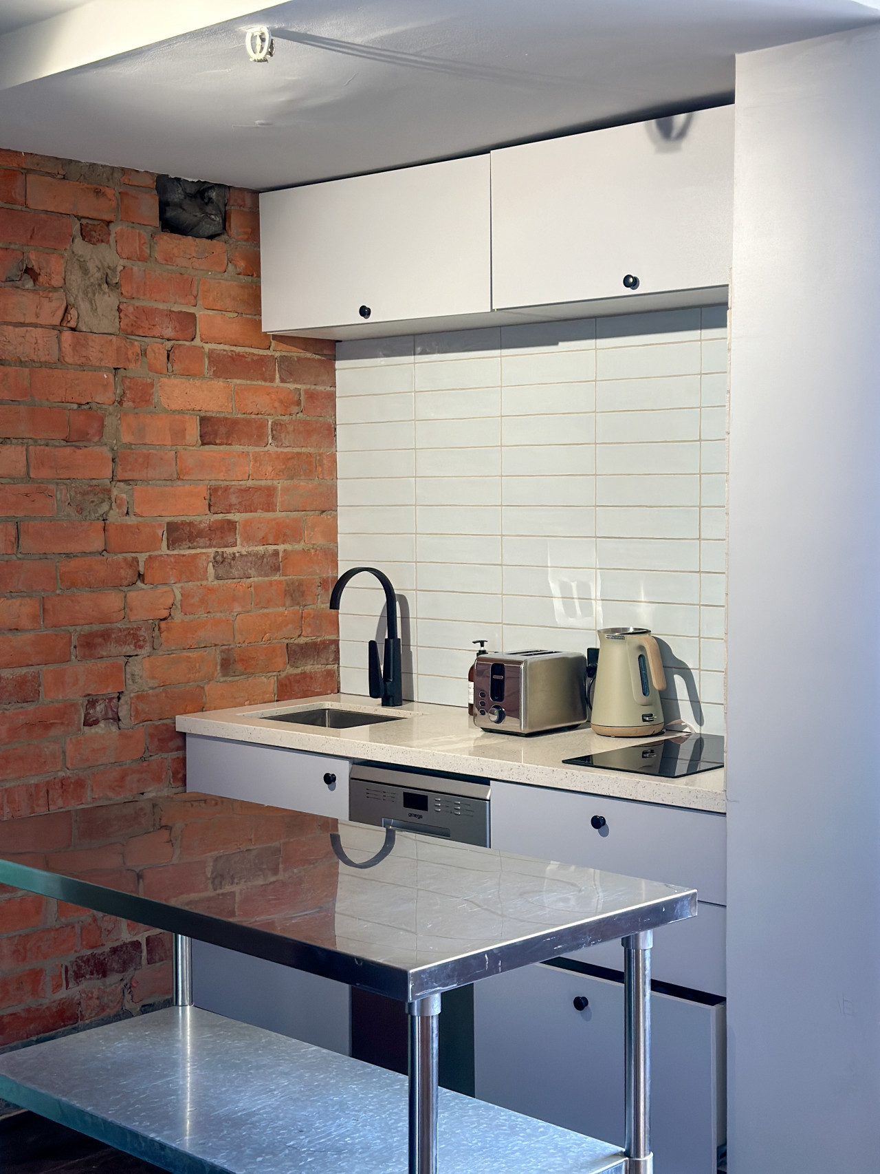 Melbourne Gem: Chic Studio in CBD Heart