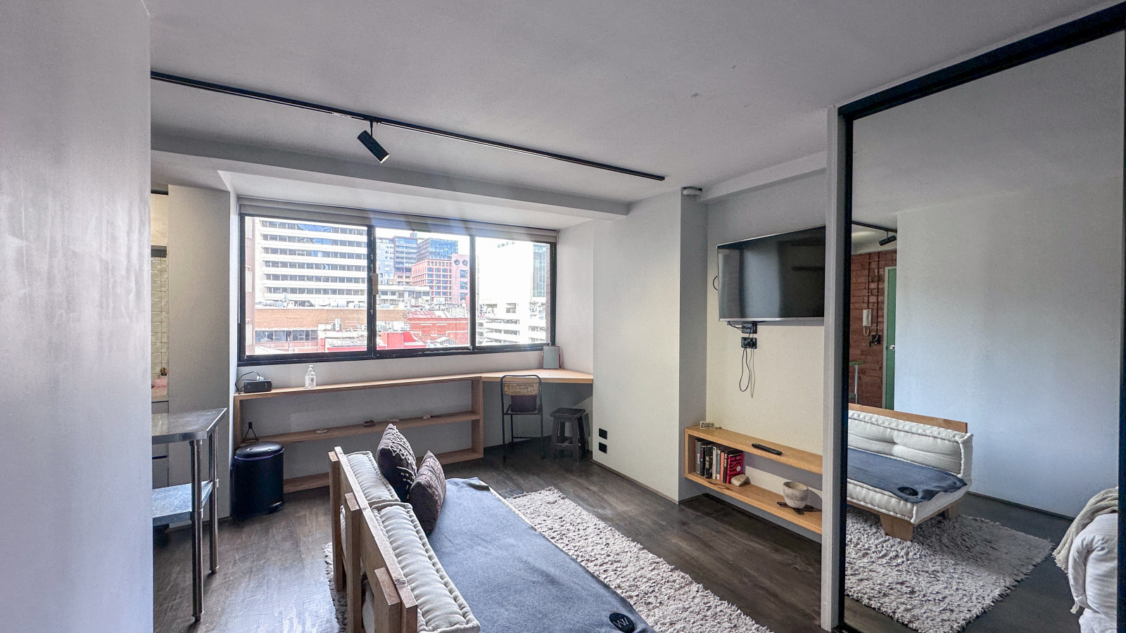 Melbourne Gem: Chic Studio in CBD Heart
