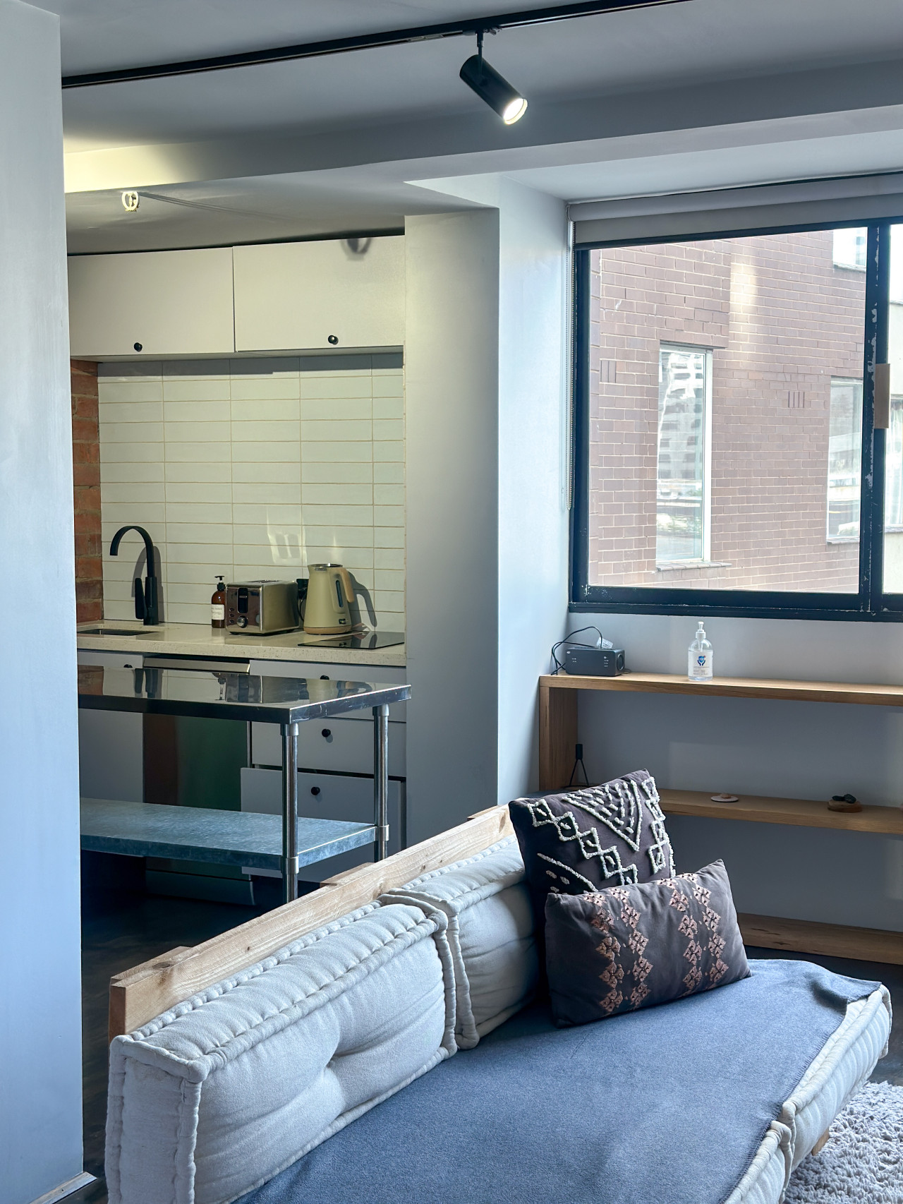 Melbourne Gem: Chic Studio in CBD Heart