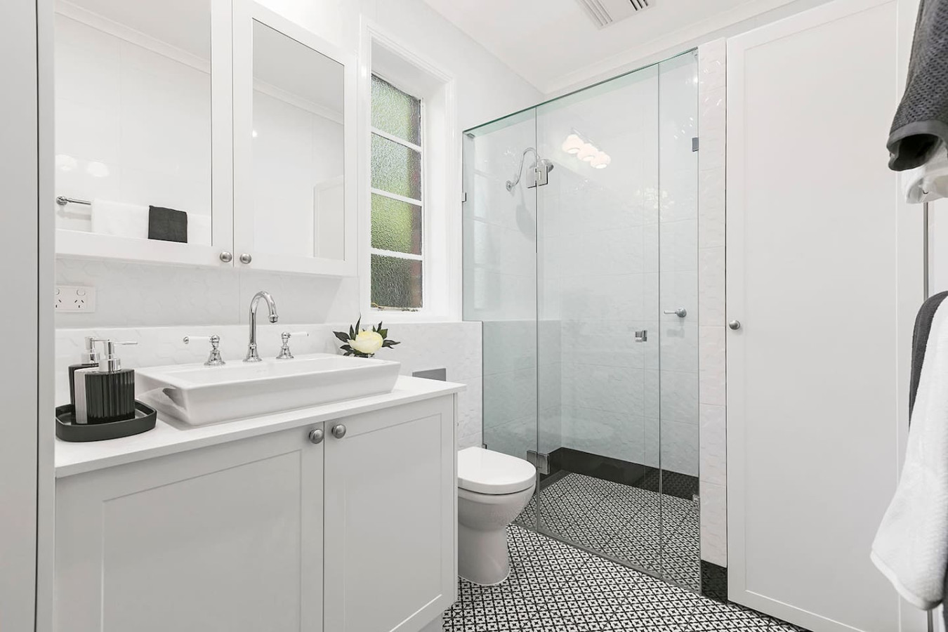 Charming floor Apartment, Malvern East