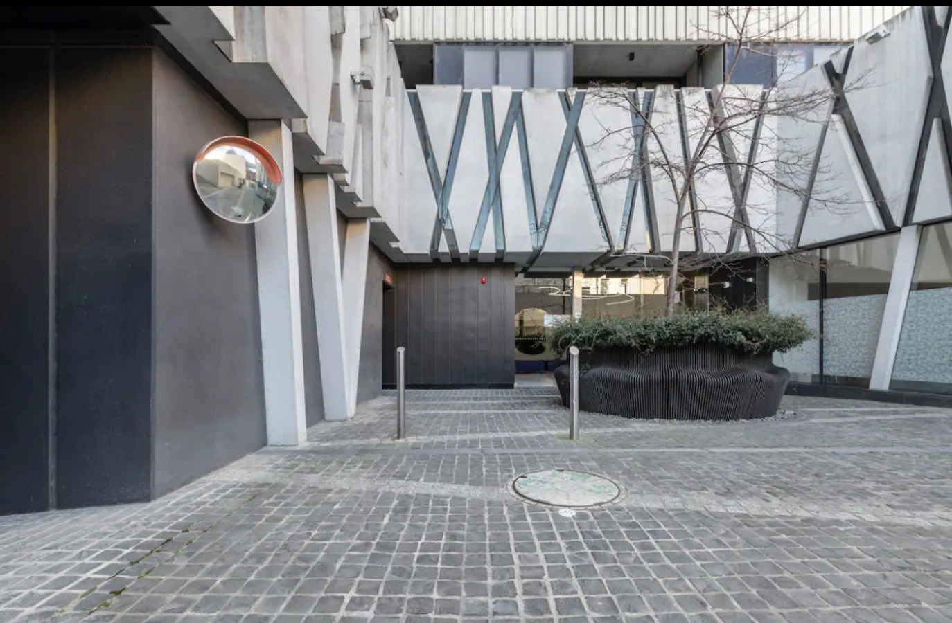 "Modern Cozy Vibes in the Centre of Richmond”