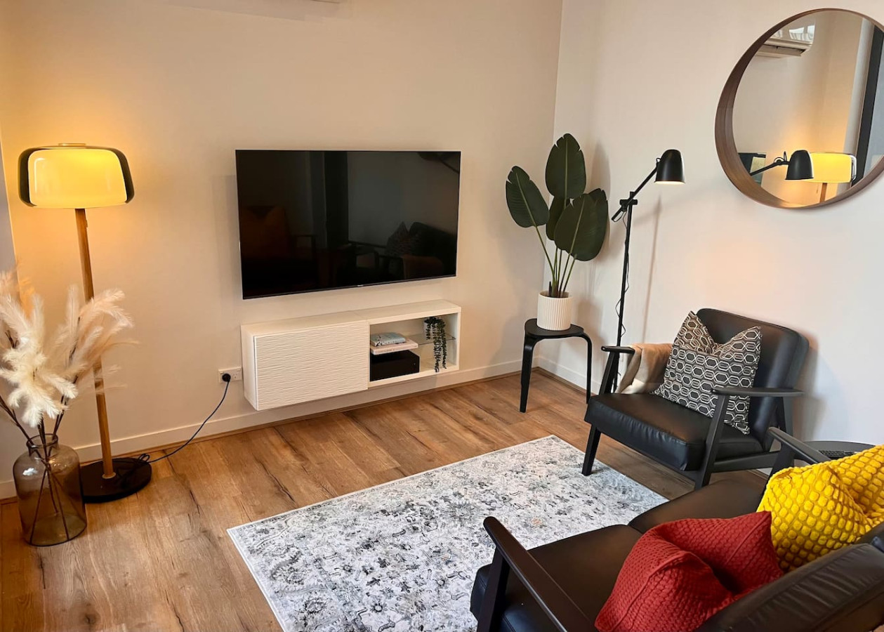 "Modern Cozy Vibes in the Centre of Richmond”