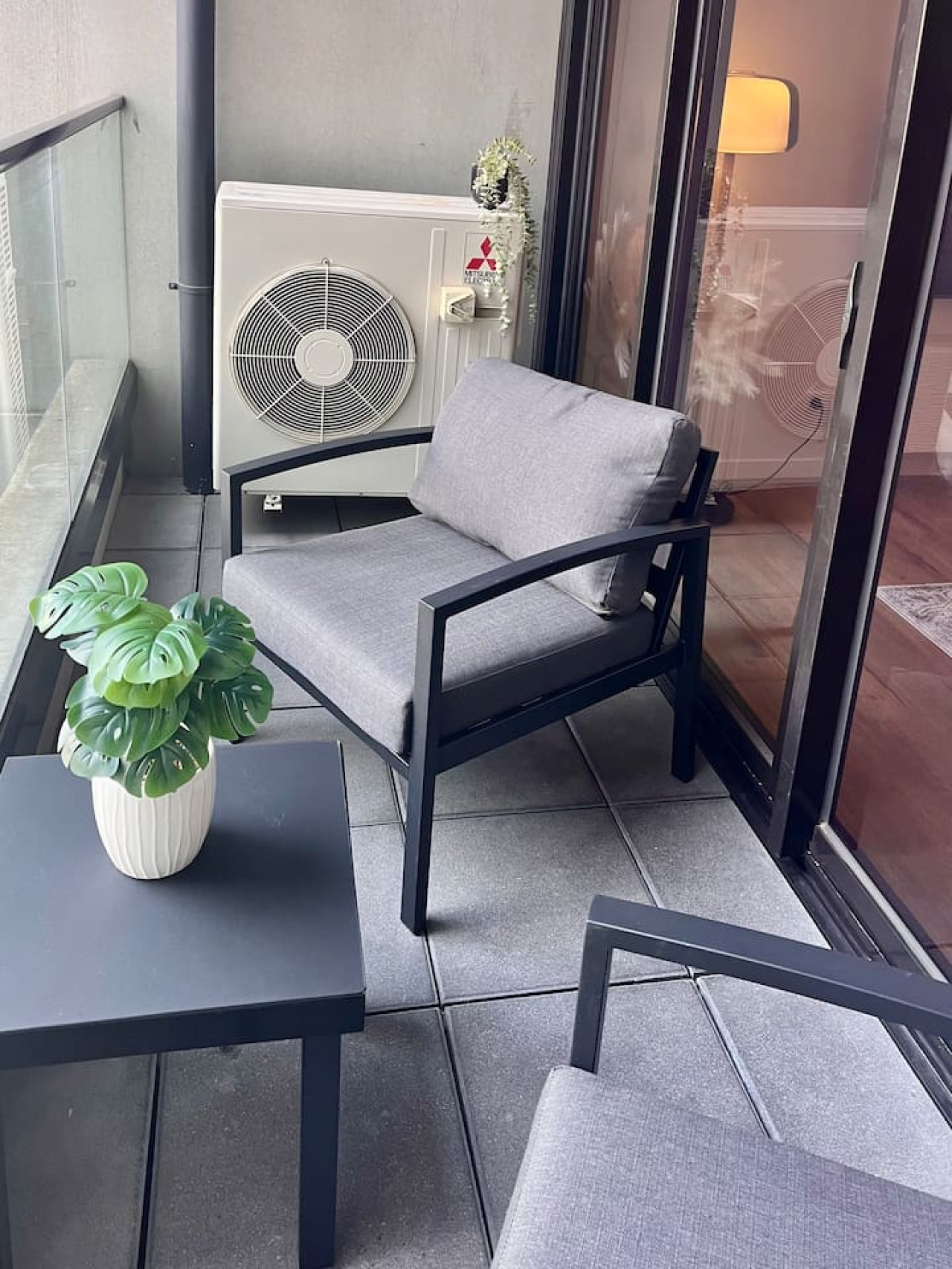 "Modern Cozy Vibes in the Centre of Richmond”