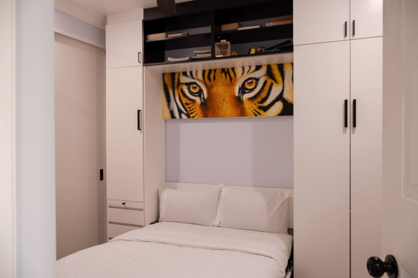 3-Bedroom Stay in Vibrant St Kilda Rd