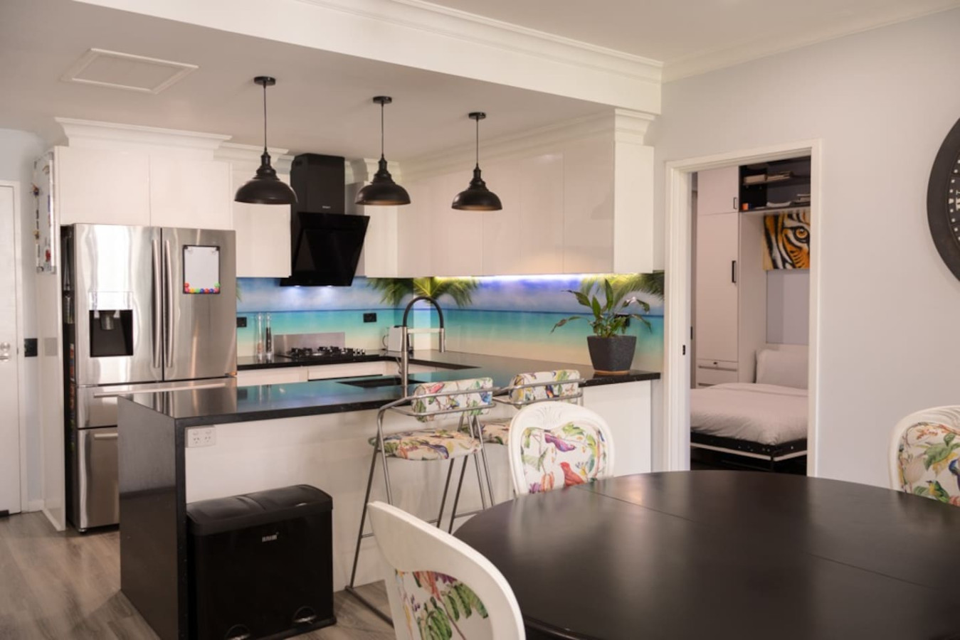 3-Bedroom Stay in Vibrant St Kilda Rd