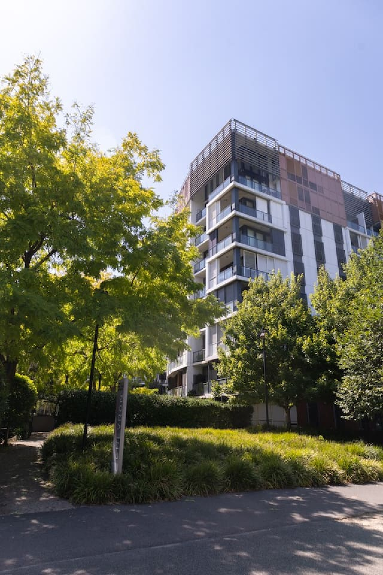 3-Bedroom Stay in Vibrant St Kilda Rd
