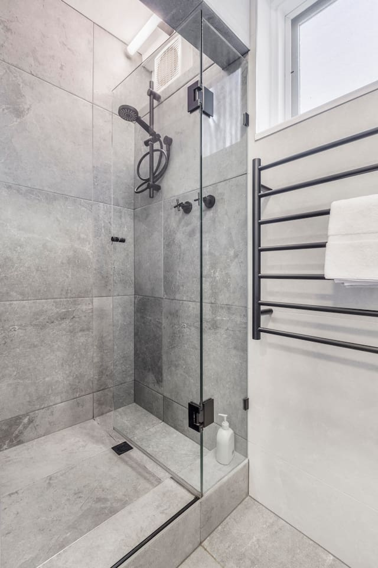 Charming 3-Bedroom Escape in Glen Iris