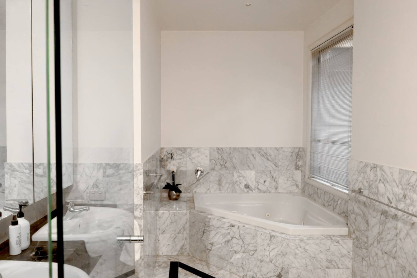 The Ivy (With Car Parking)