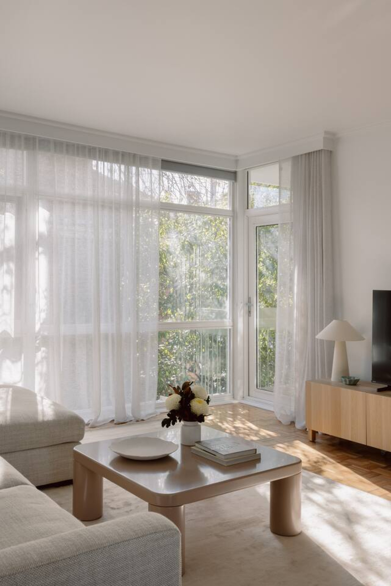 Stylish South Yarra Apartment Near Botanic Gardens