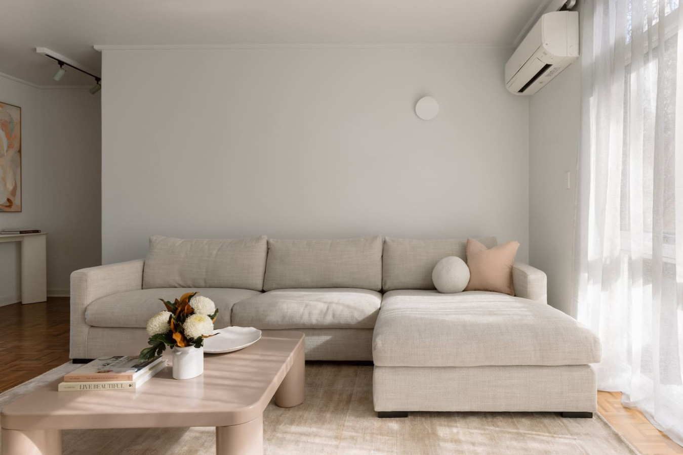 Stylish South Yarra Apartment Near Botanic Gardens