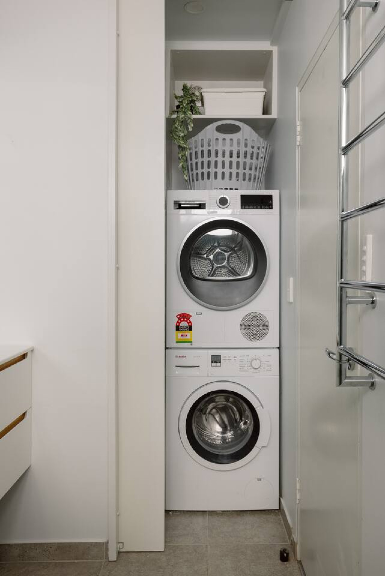 Stylish South Yarra Apartment Near Botanic Gardens