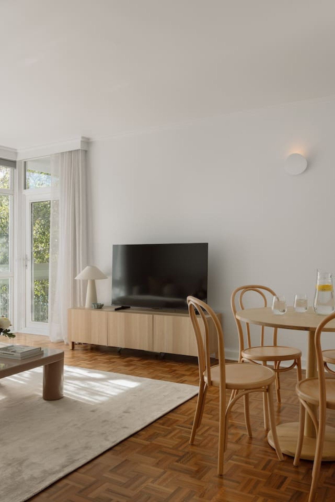 Stylish South Yarra Apartment Near Botanic Gardens