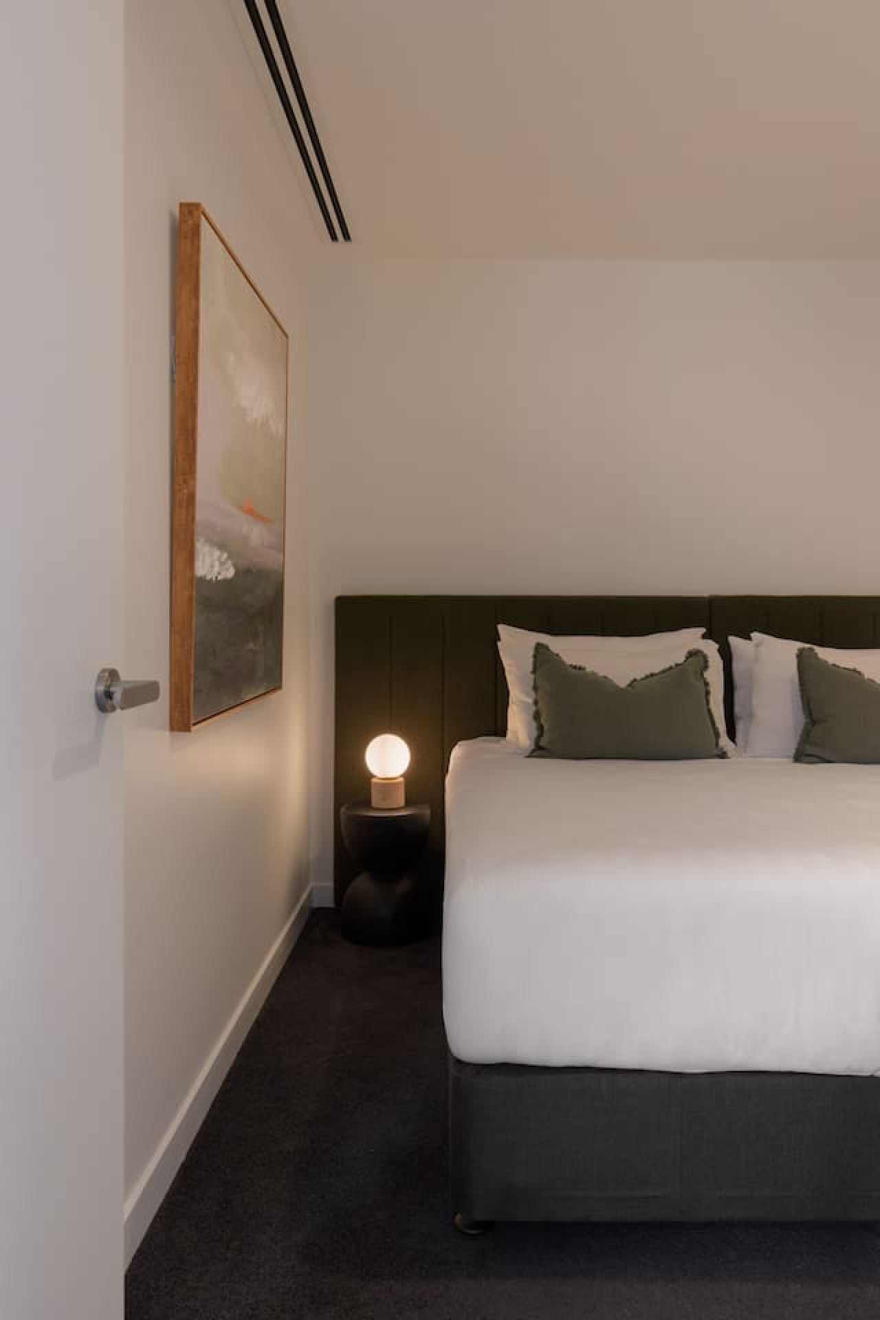 2BD | Immaculate Sky High Apartment |Prime Location