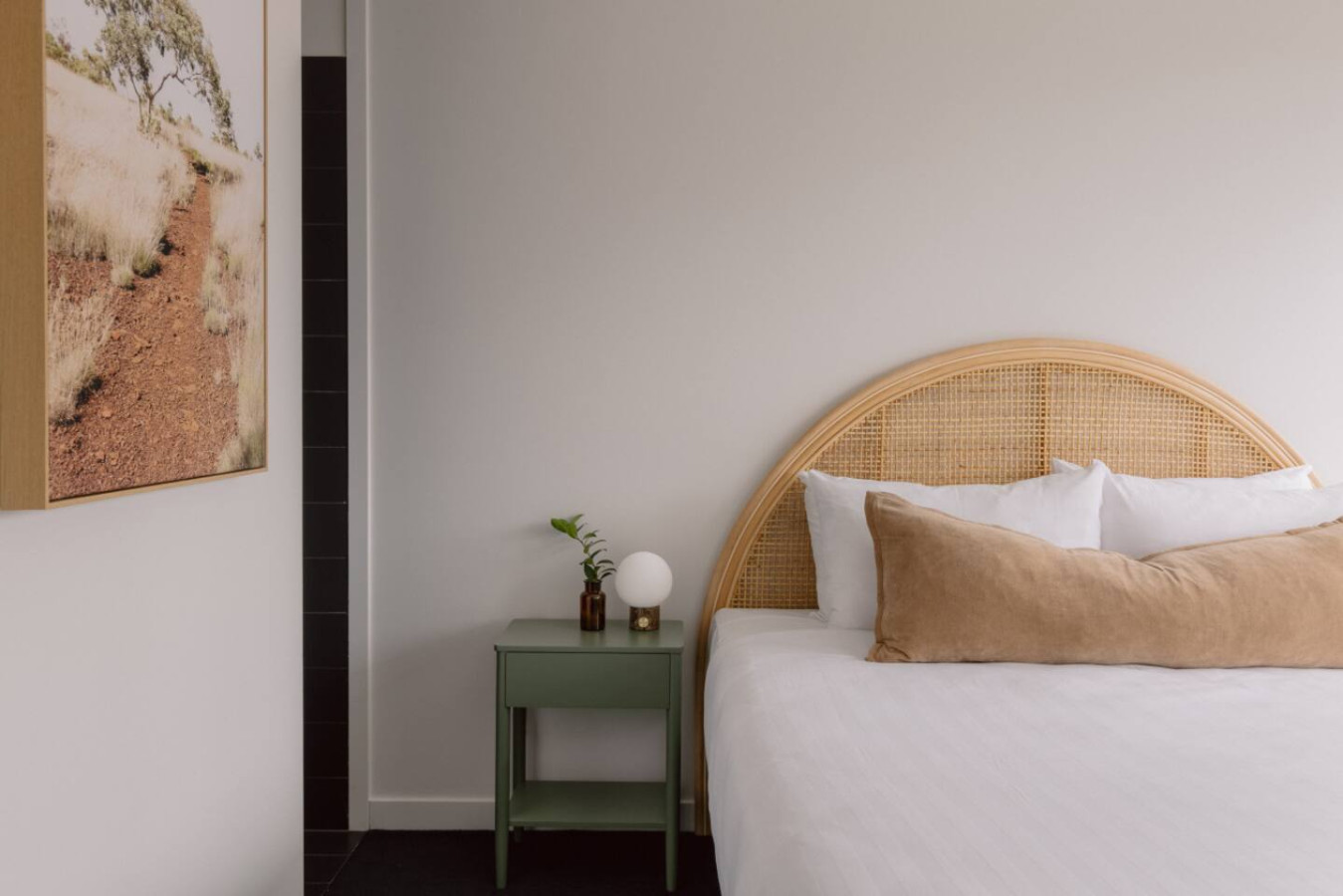 2BD | Immaculate Sky High Apartment |Prime Location