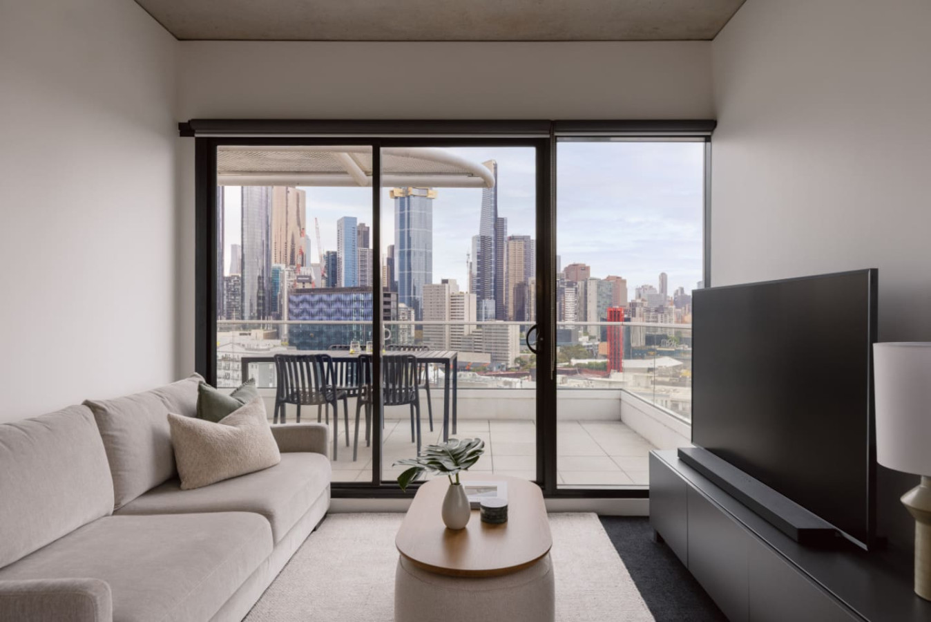 2BD | Immaculate Sky High Apartment |Prime Location