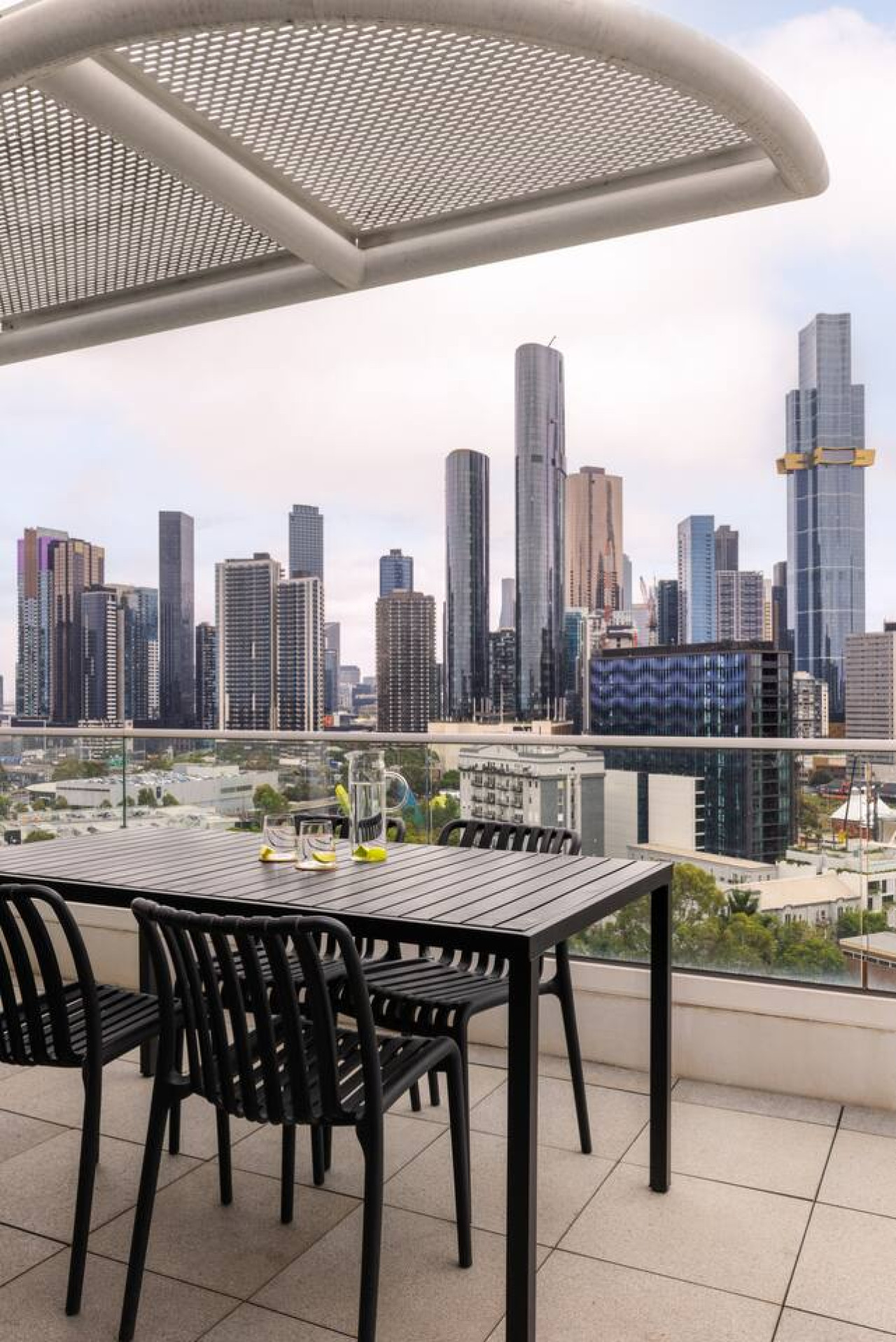 2BD | Immaculate Sky High Apartment |Prime Location