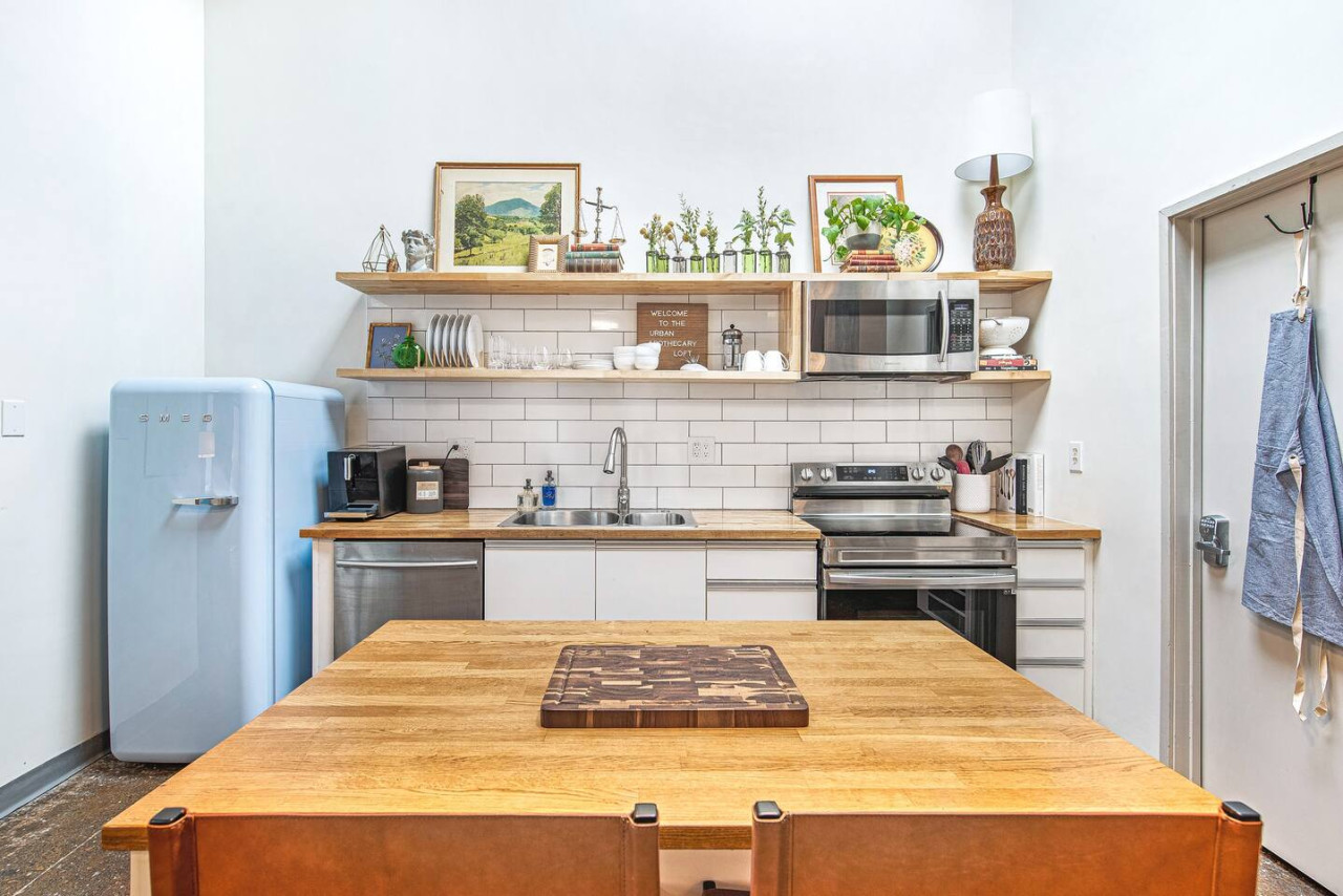 Come experience a unique blend of vintage & modern in our fully updated historical loft.