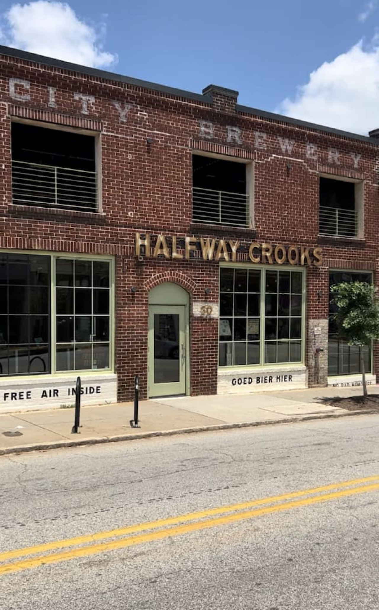 Halfways Crooks Brewery, Bier garden around the corner.