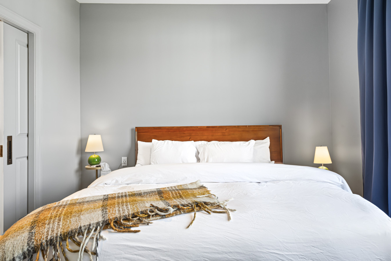 692_Fraser_St_SE-15.jpg