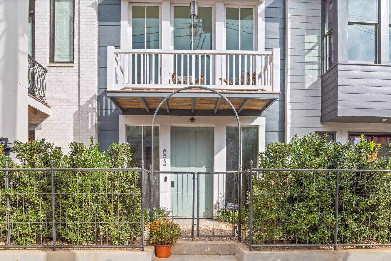 Modern Luxe Stay in Summerhill Townhouse