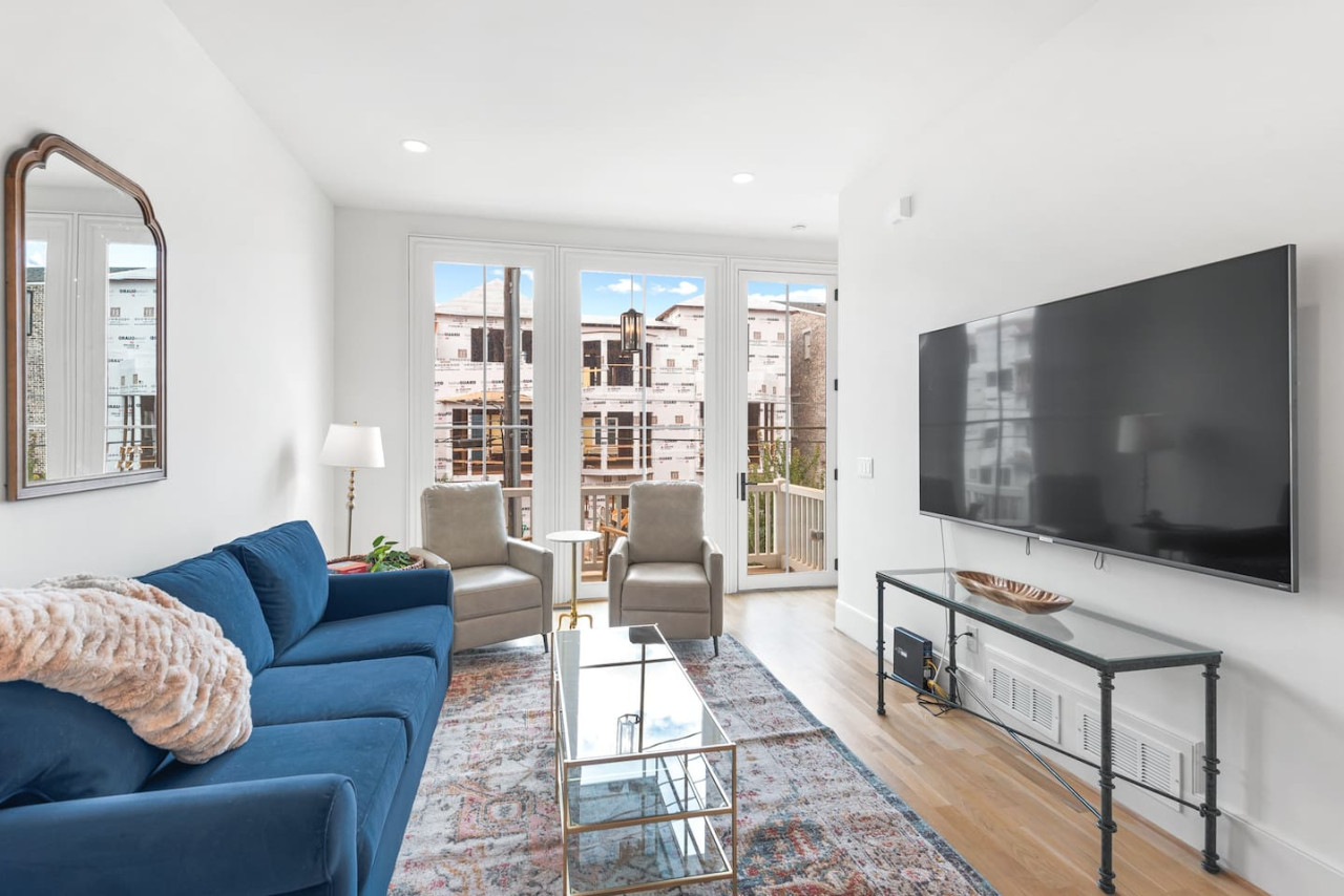 Luxury Modern Townhome in Summerhill