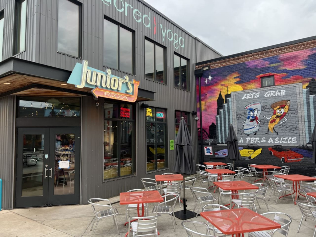 Juniors Pizza