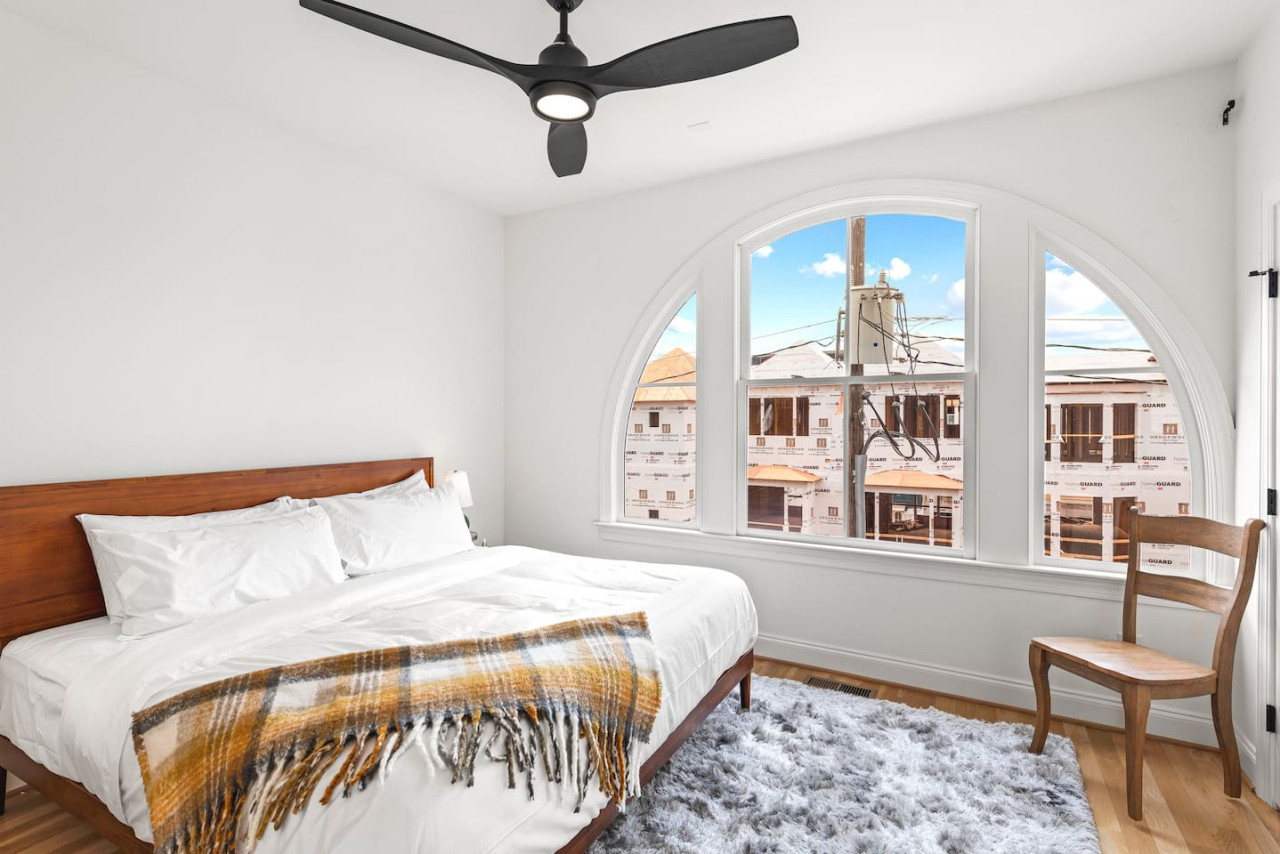 1 King bed in the primary bedroom w/ a TV.