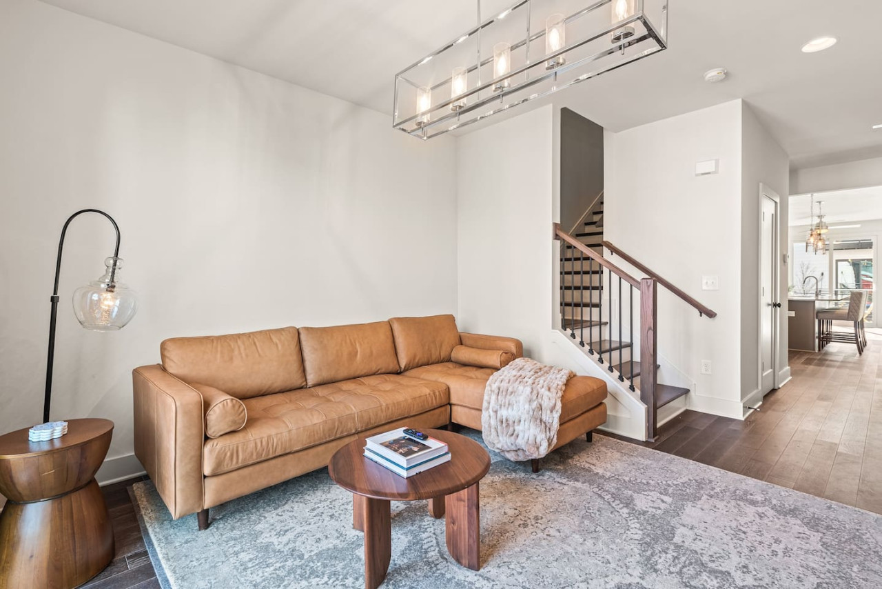 Private Garage| King Beds | EAV Retreat photo 13