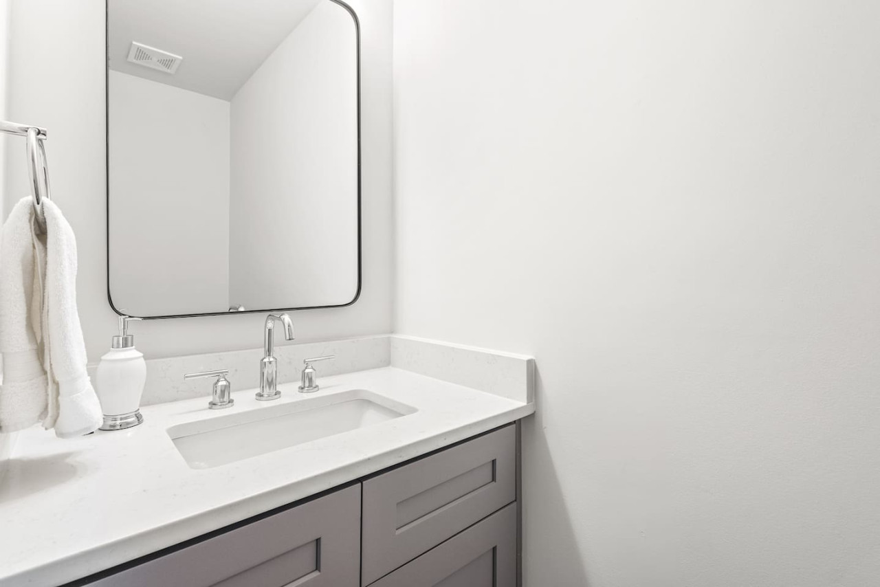 Private Garage| King Beds | EAV Retreat photo 23