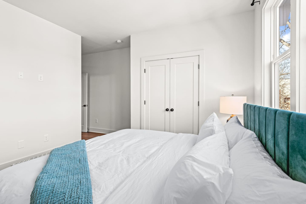 Private Garage| King Beds | EAV Retreat photo 21