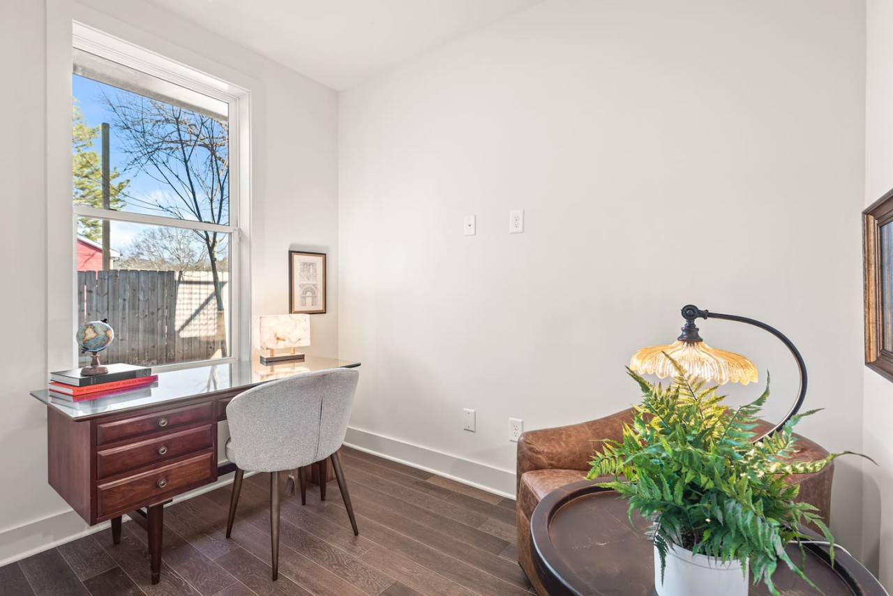 A dedicated office / workspace at the Airbnb