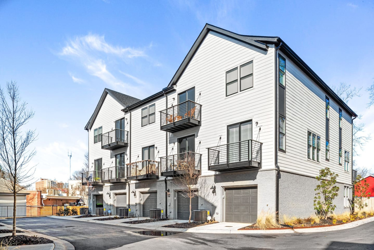 Guests have access to garage during their stay.