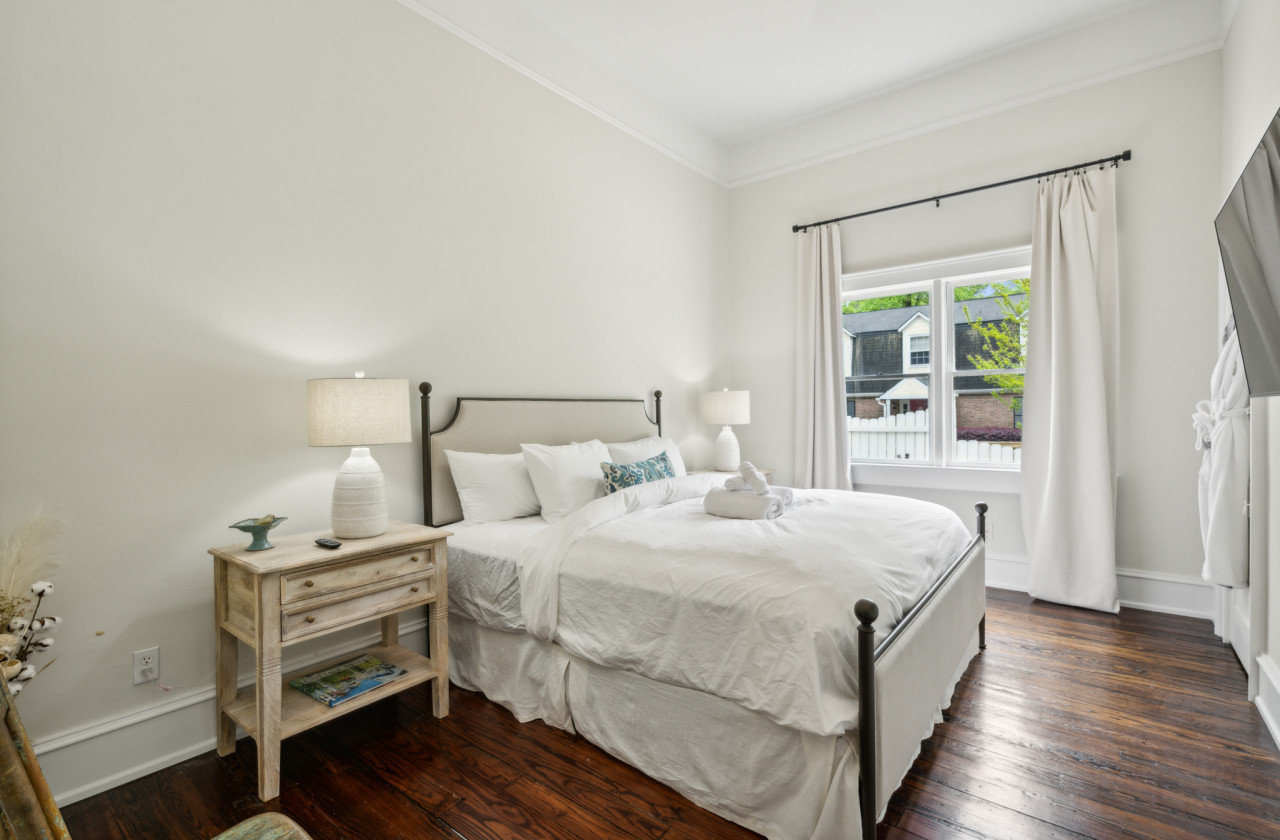 629 S Candler_low res_4_11_Cantrell-16.jpg