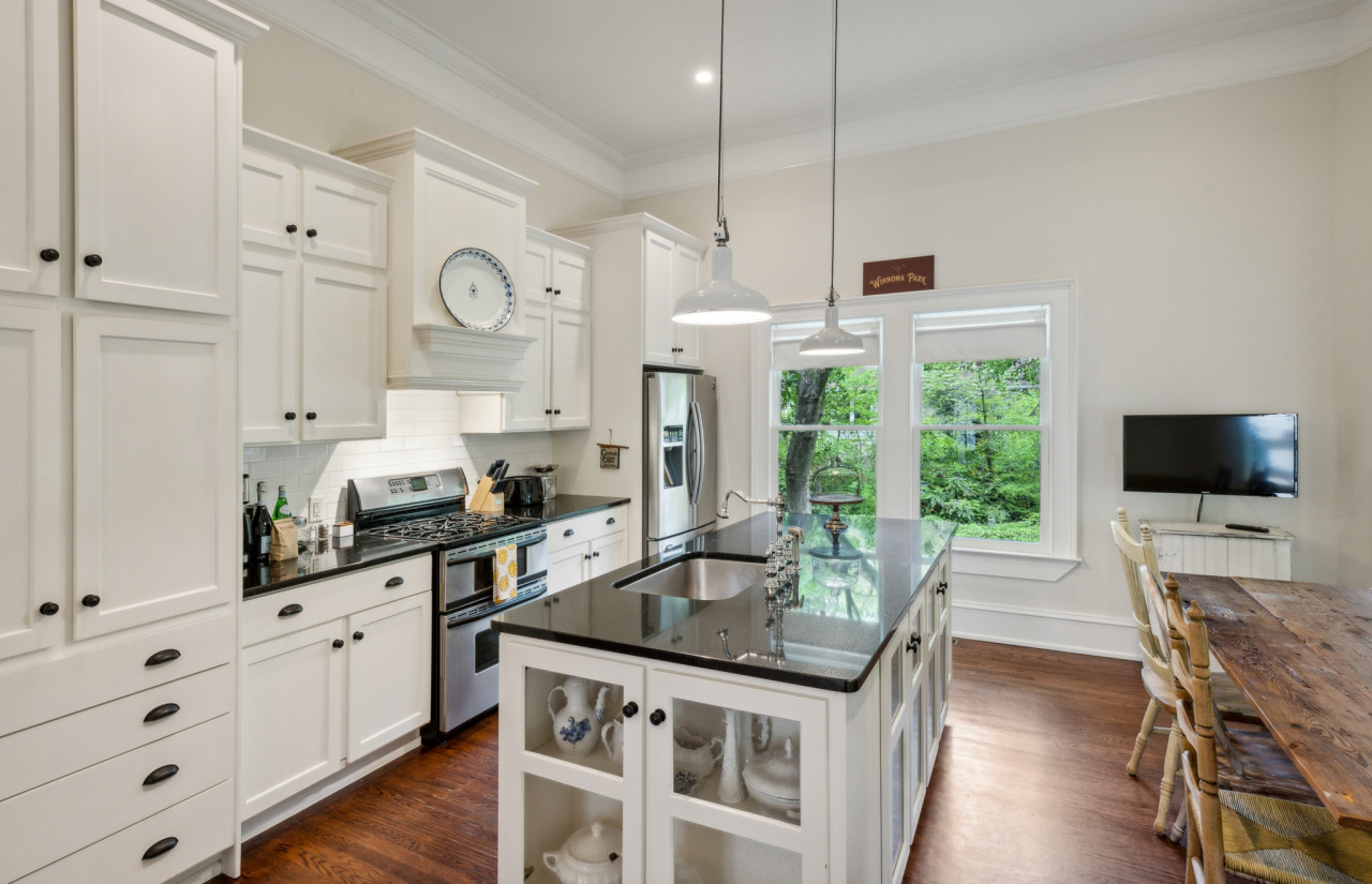 629 S Candler_low res_4_11_Cantrell-7.jpg