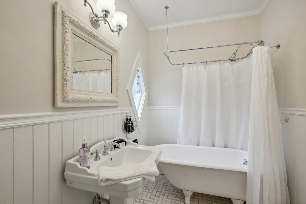 629 S Candler_low res_4_11_Cantrell-22.jpg