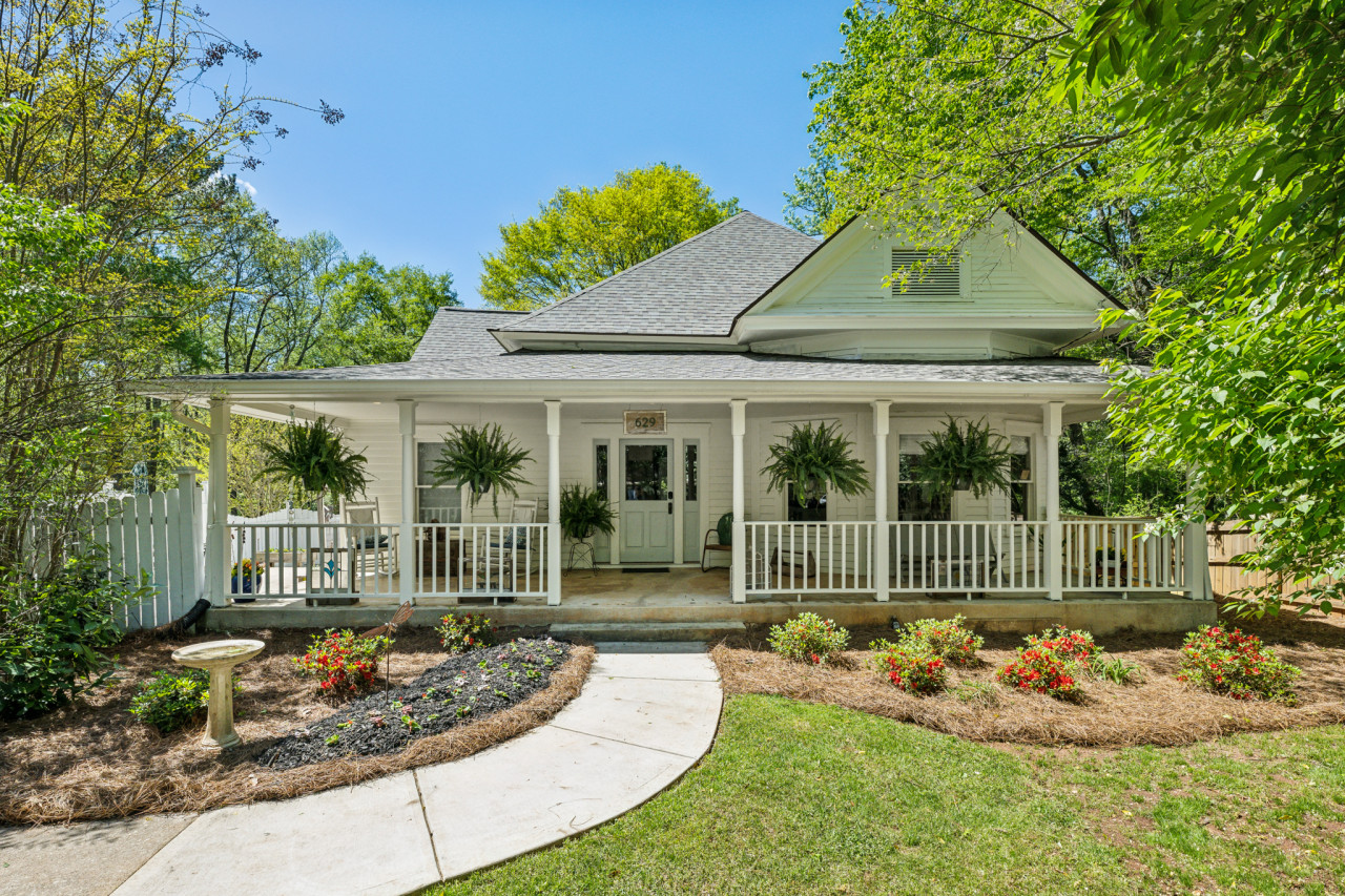 Queen Anne Cottage in Downtown Decatur
