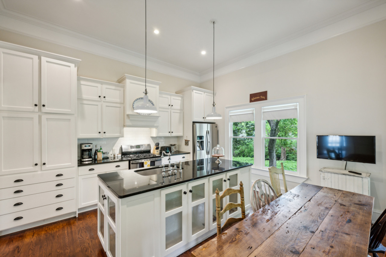 629 S Candler_low res_4_11_Cantrell-8.jpg