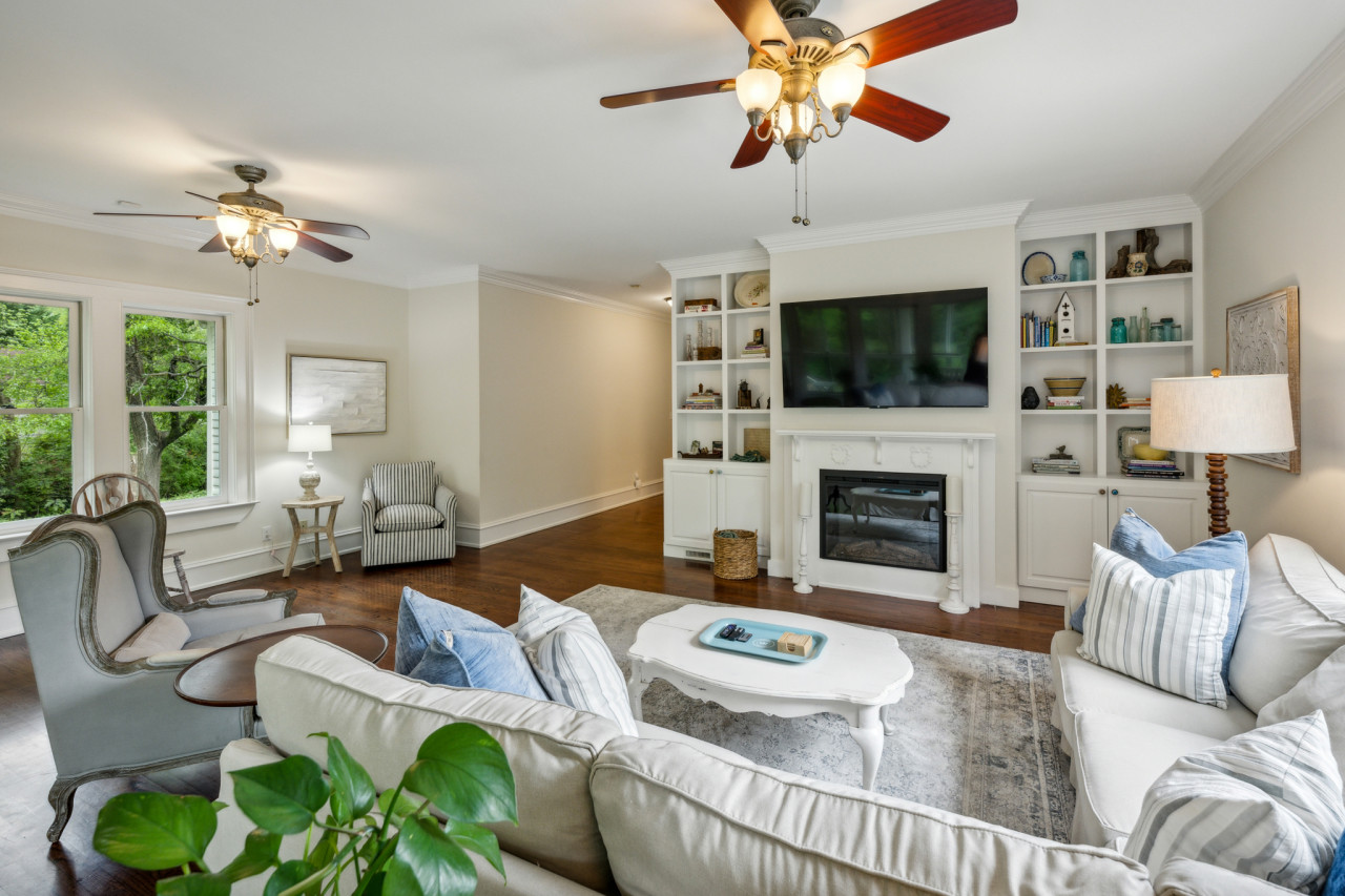 629 S Candler_low res_4_11_Cantrell-27.jpg