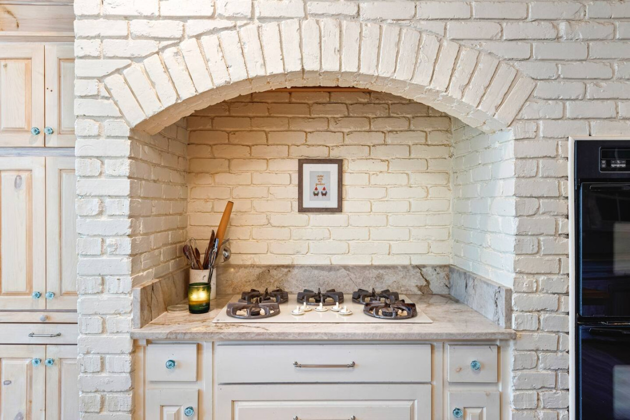 King Beds-Hot Tub – Chef’s Kitchen photo 24