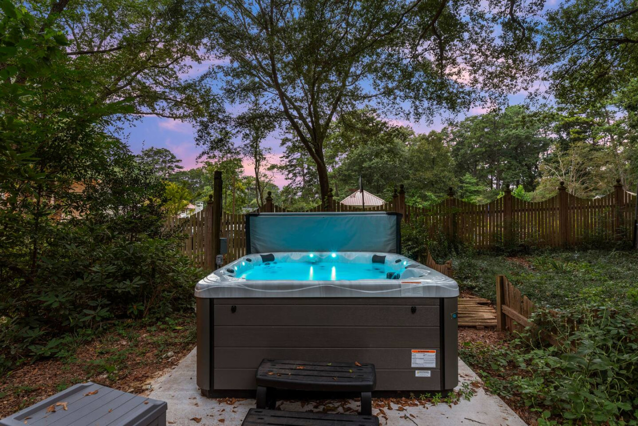 King Beds-Hot Tub – Chef’s Kitchen photo 79