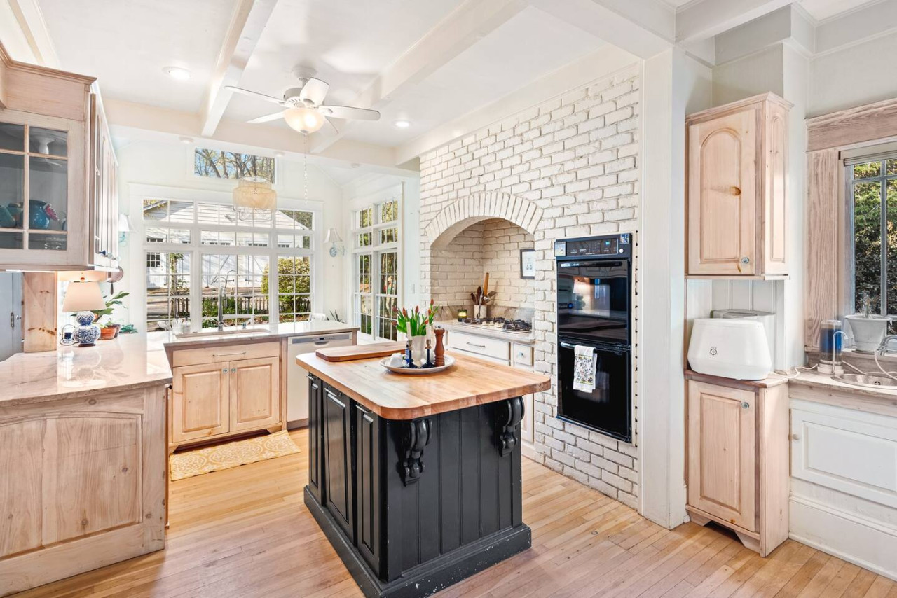 King Beds-Hot Tub – Chef’s Kitchen photo 22