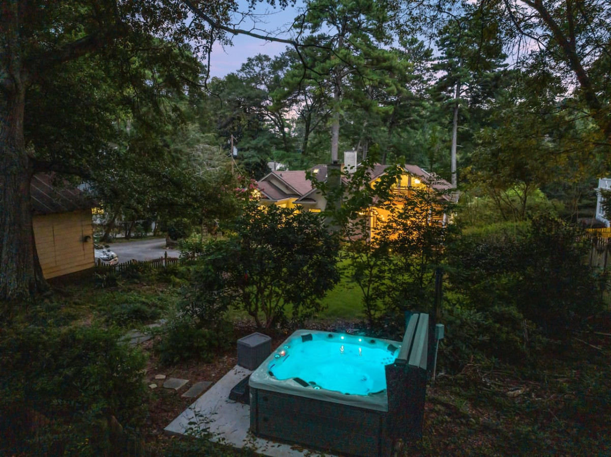 King Beds-Hot Tub – Chef’s Kitchen photo 3