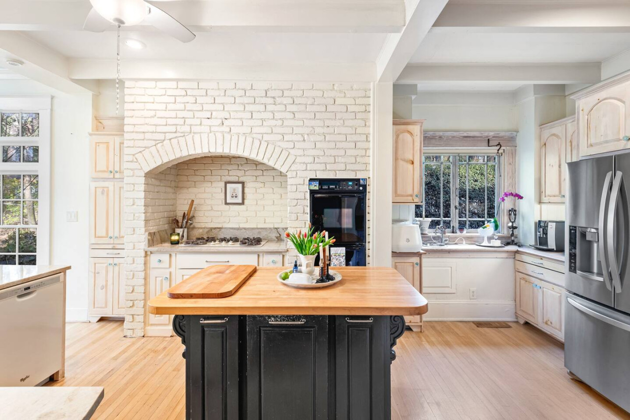 King Beds-Hot Tub – Chef’s Kitchen photo 17