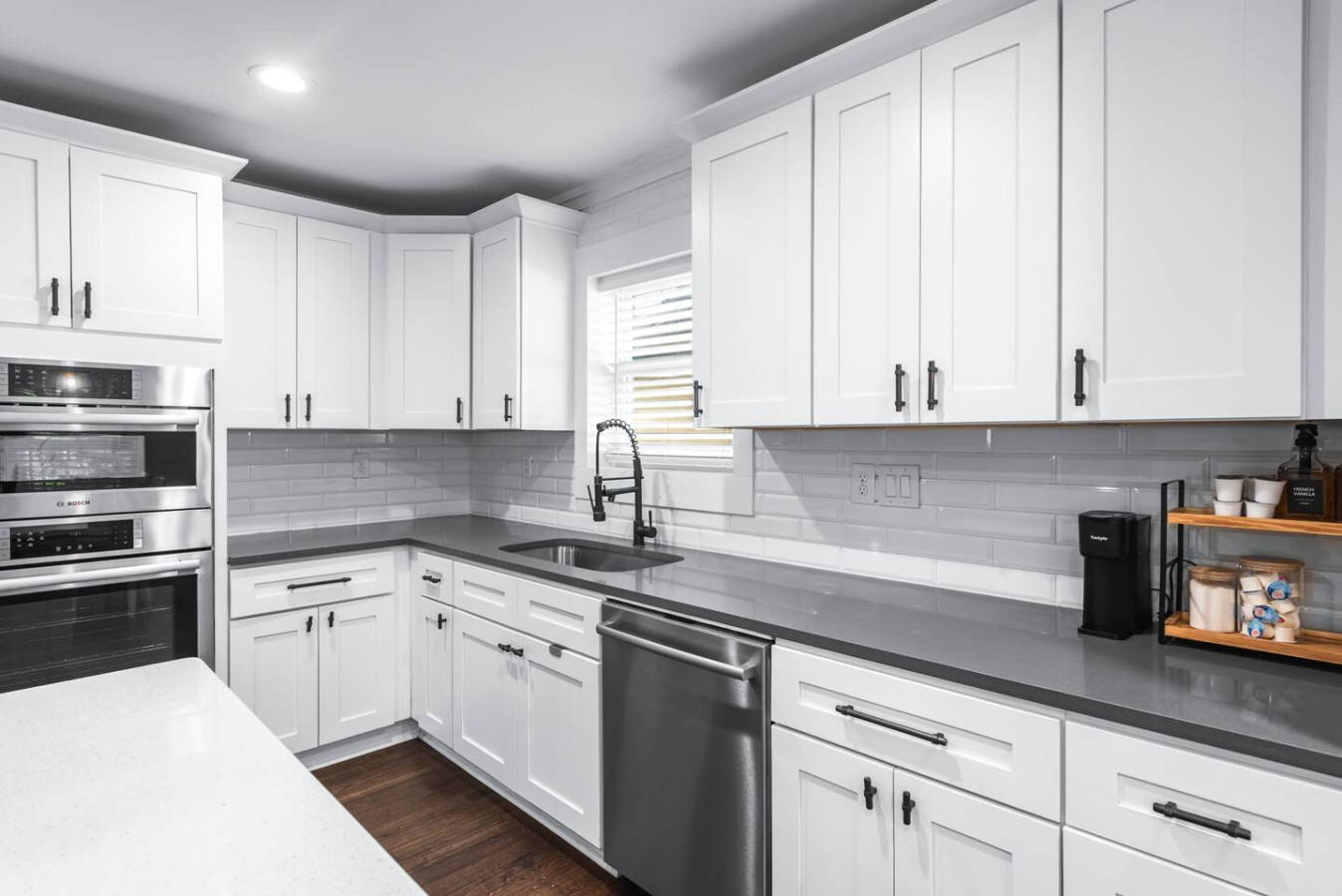 King Bed | Pet Friendly | Walk to the Zoo photo 9