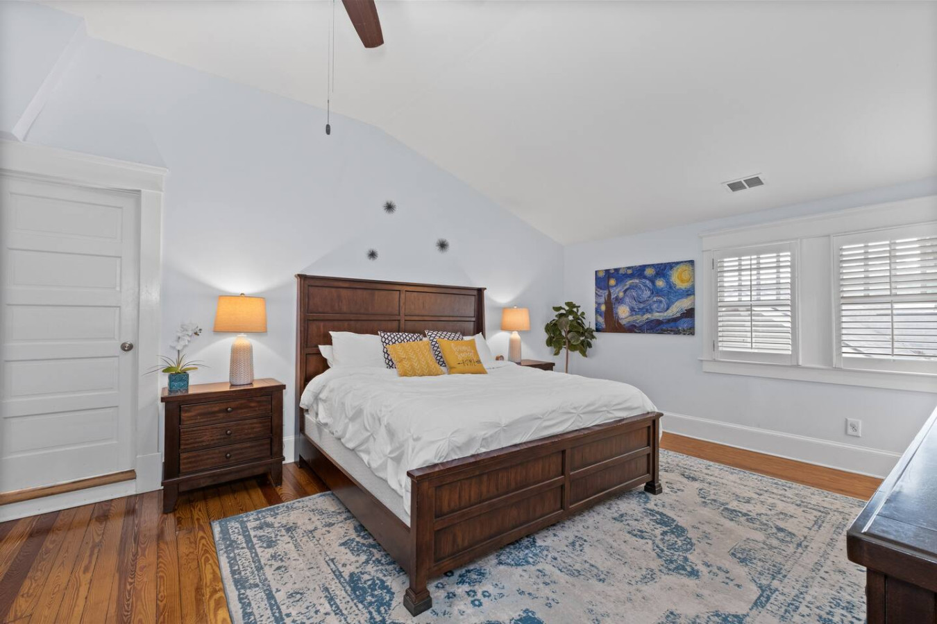 Hot Tub + Fire Pit + EV Charger | Walk Score 87 photo 4