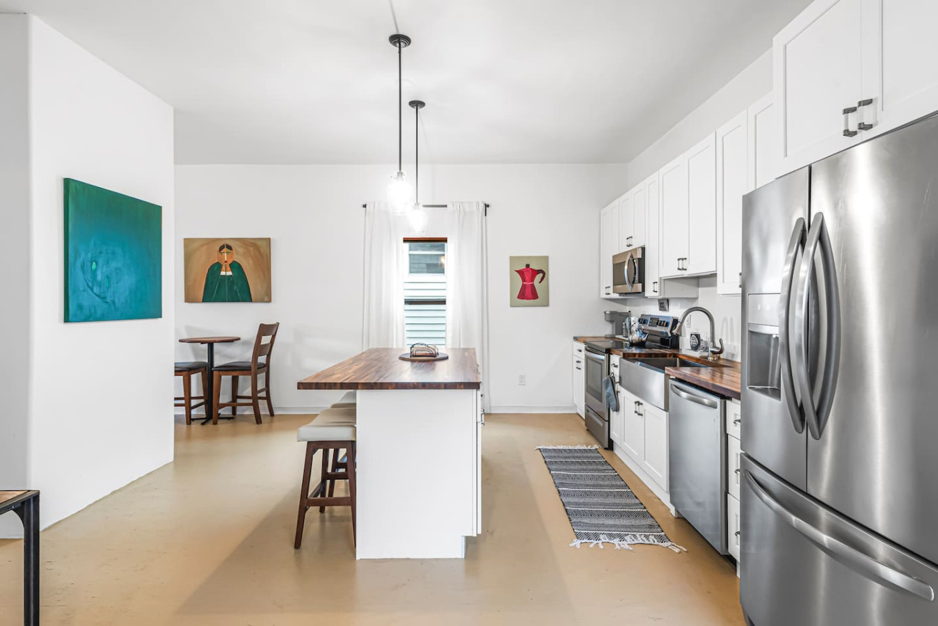 5 min to Mercedez Benz | Front Porch | Workspace photo 6
