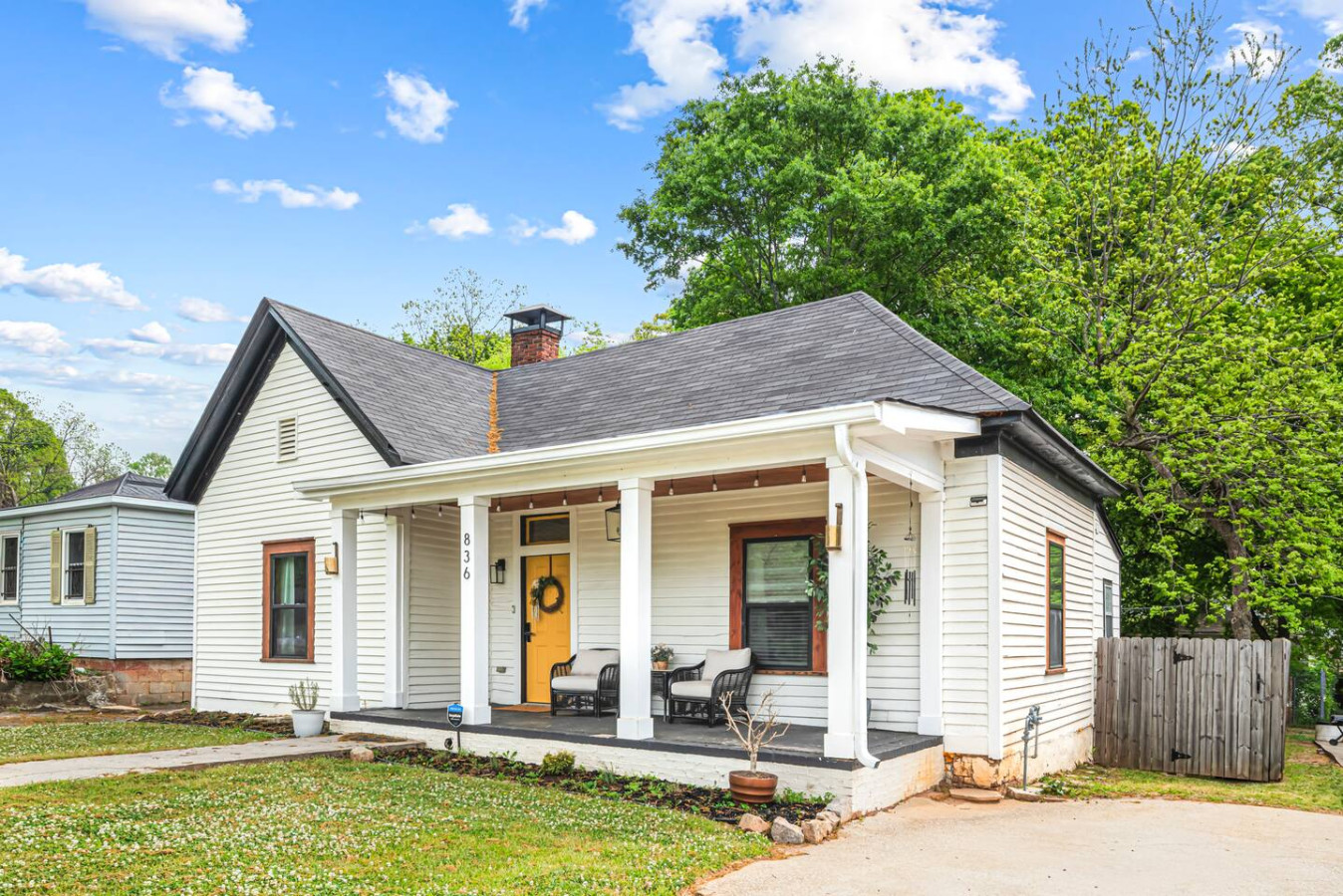 5 min to Mercedez Benz | Front Porch | Workspace photo 17