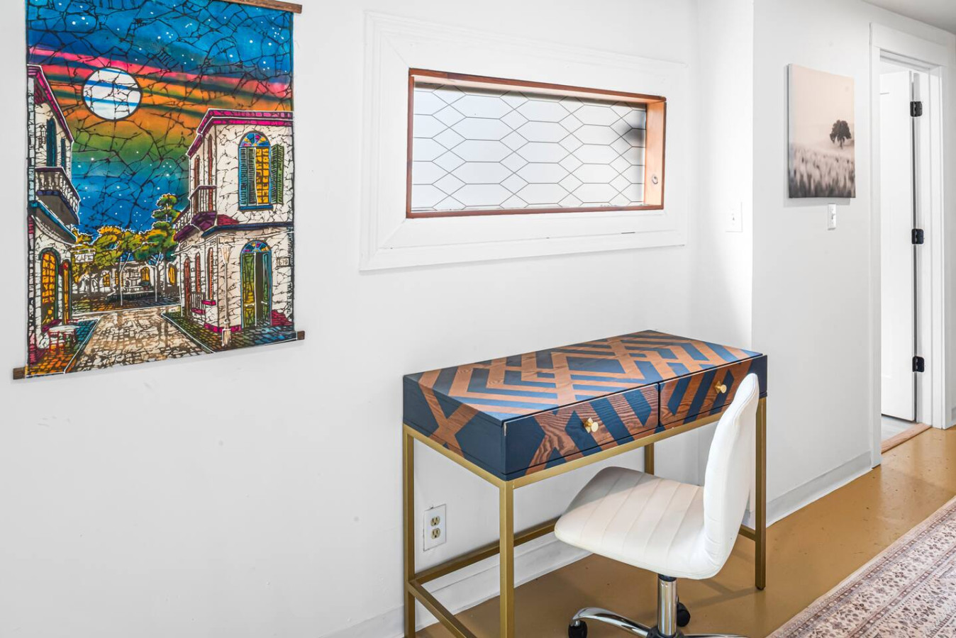 5 min to Mercedez Benz | Front Porch | Workspace photo 10