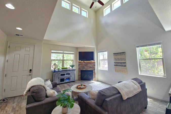 Modern Mountain Gem! Near Parks! EV Charger!