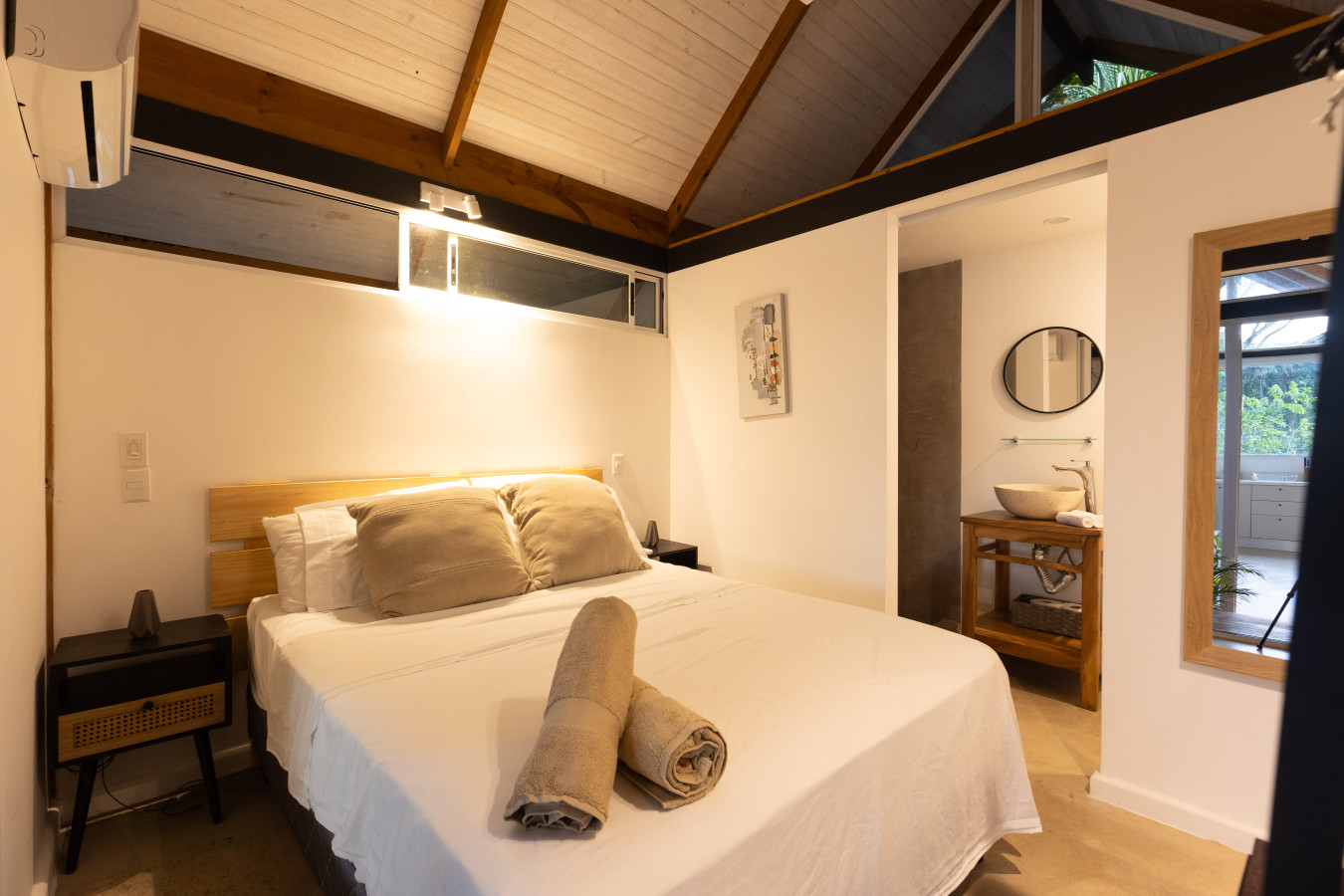 Casa Lumina: Cozy 1BR - property photo 10